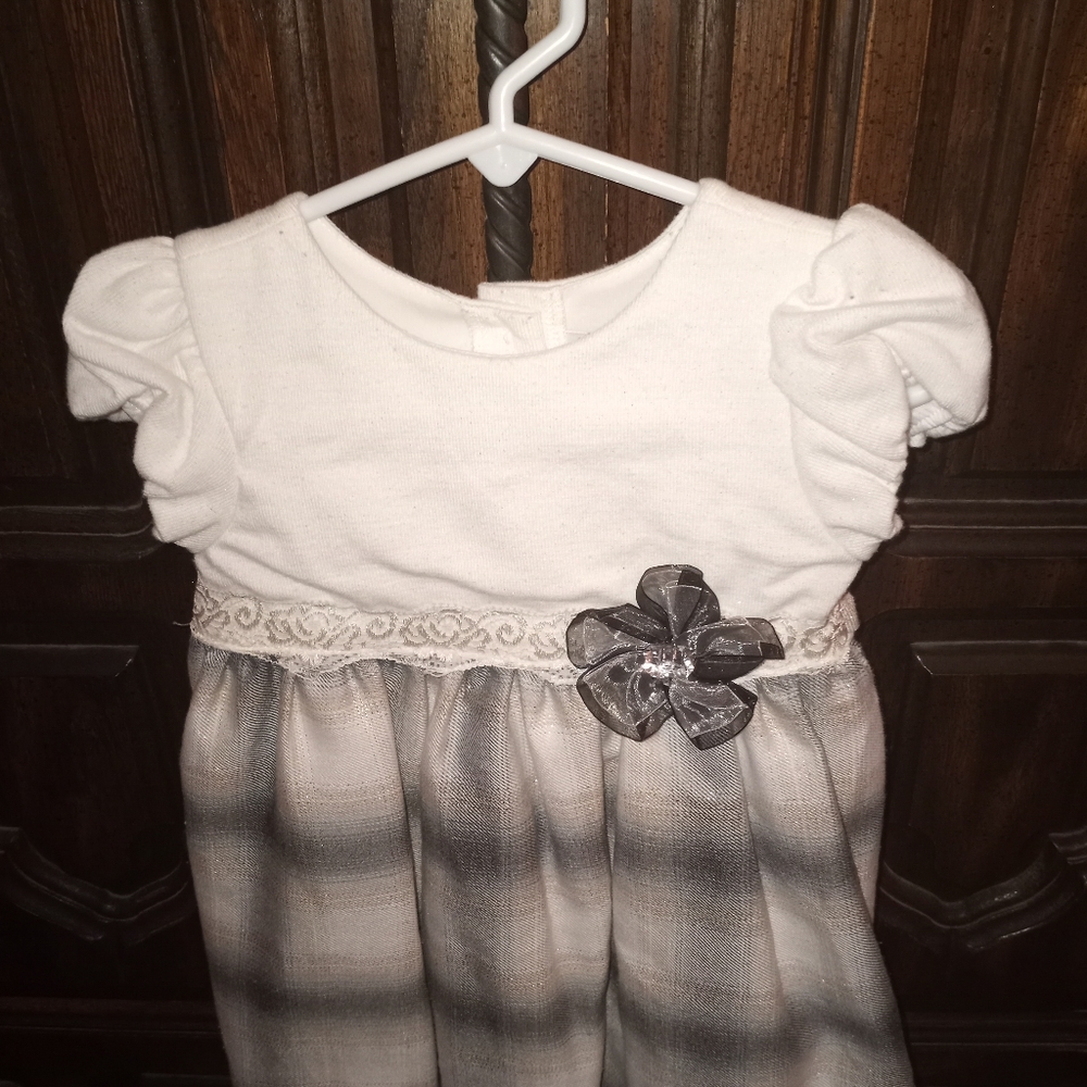 Little girls dress size 24M